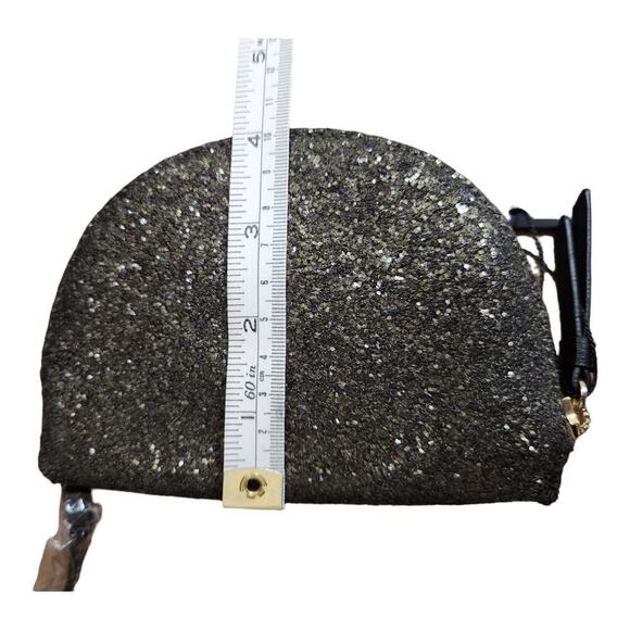 Banana Rebublic power up charging pack w carrying case. NWT - Picture 14 of 14